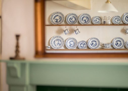 Old Chelsea China 900x642