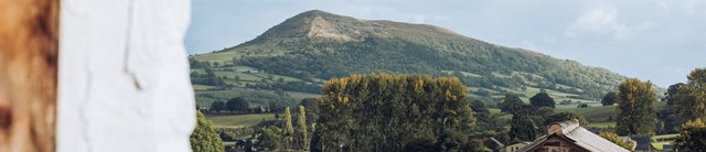Llwyn Celyn view of mountain 3200x690 3200x600
