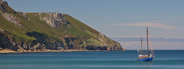 lundy-landingbay-sunny-hero
