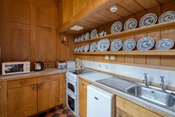 Abbey Gatehouse int kitchen1200x800