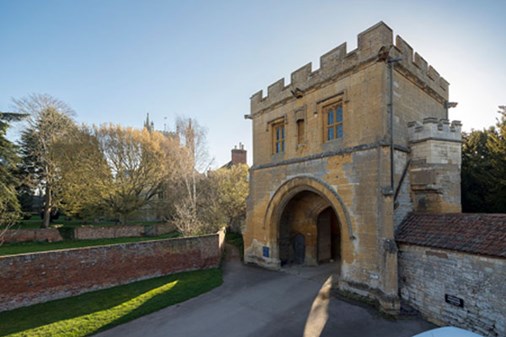 Abbey-Gatehouse-exterior-main-600x400