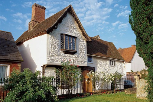 AncientHouse-exterior-fromchurchyard-600x400