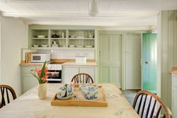 Bridge Cottage int kitchen to door 1200x800
