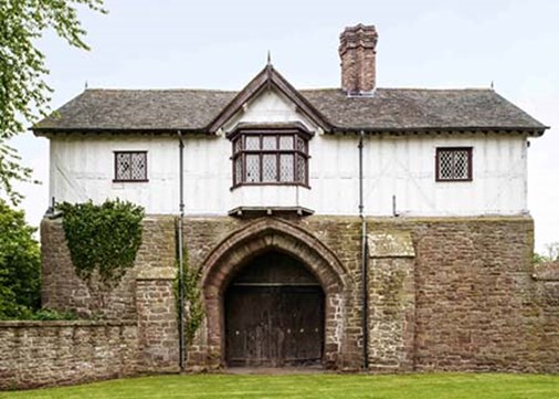 Bromfieldpriory-exterior-main-450x321