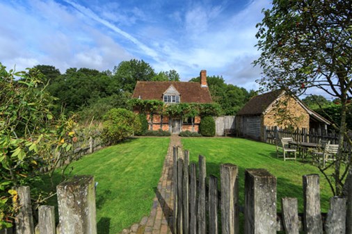 BushCottage-exterior-garden-600x400