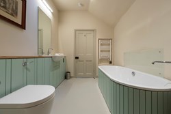 COH-int-bathroom-green