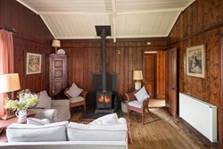 Castle Bungalow int sitting with fire 1200x800