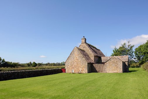 CausewayHouse-exterior-garden-600x400