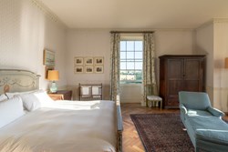 Cavendish Hall double bed with chaise longue 1200x800