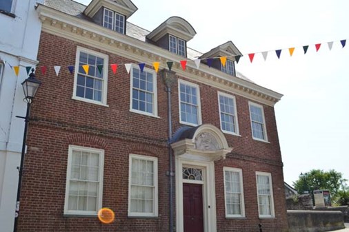 cawsey-exterior-frontage-600x400
