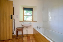 The Chapel int bathroom 1200x800