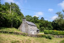ChurchCottage-exterior-fronthouse-600x400