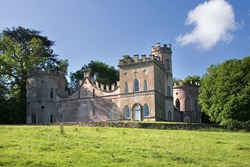 Clytha Castle ext front 1200x800