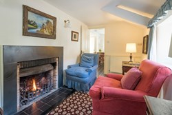 2millhouse-interior-sittingroomfire-600x400