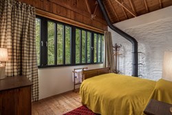 Danescombe Mine intbedroom towards window 1200x800