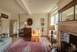 Elton House sitting room to door 1200x800