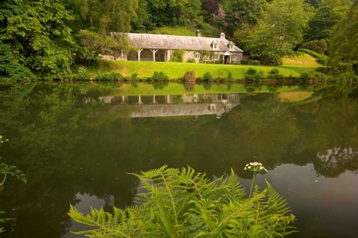 pondcottage-exterior-main-600x400