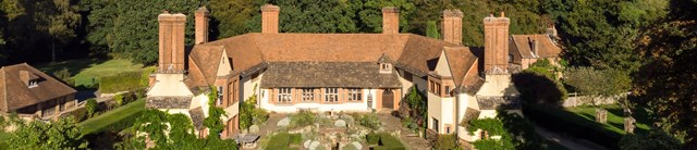 goddards hero exterior 1600x345
