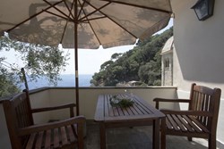 Casa de Mar ext terrace umbrella up 1200x800