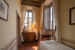 piazza-interior-singlebedroom2-600x400