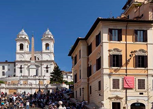 Piazzadispagna-exterior-main-450x321