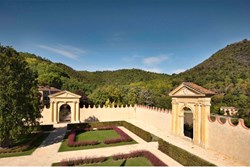 Villa dei Vescovi ext gardens 1200x800