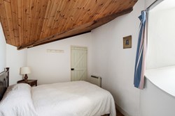 Castle-keep-east-interior-bedroom2-600x400