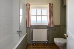 Old-House-interior-bathroom-600x400