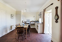 Old-House-interior-kitchen-600x400