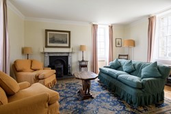Old-House-interior-sittingroom-600x400