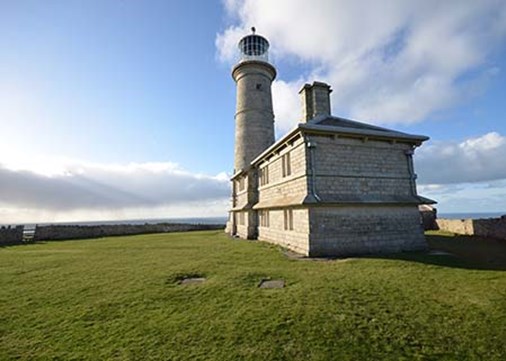 Lundy-oldlightcottage-exterior-main-450x321