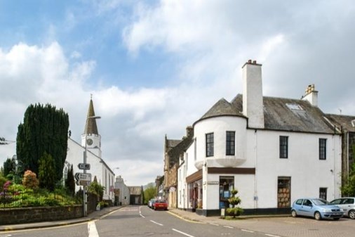 Mackintosh-Building-Ext-Towards-Church-600x400