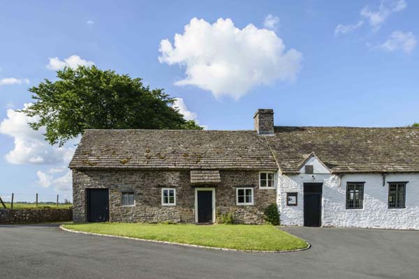 Maesyronnen-Exterior-frontage-600x400.jpg
