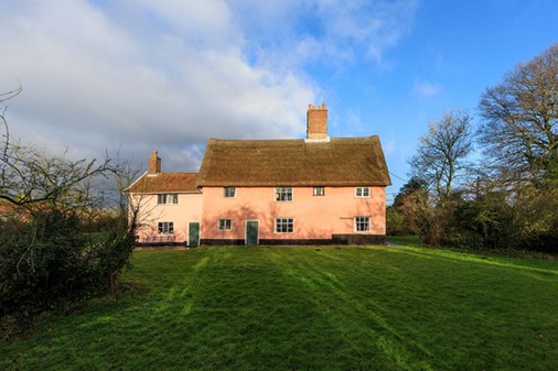 ManorFarm-exterior-garden-600x400