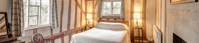 ManorFarm-interior-doublebedroom-1600x345
