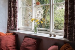 Margells int kitchen window seat 1200x800