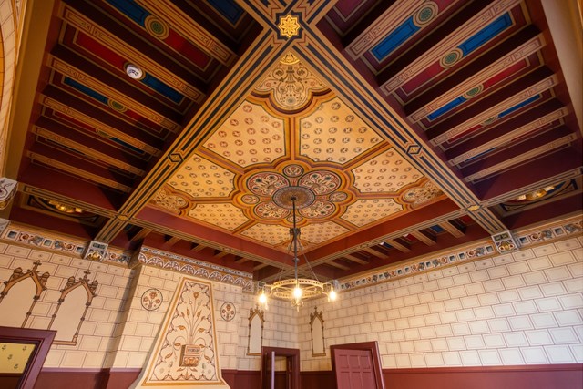 Mayor's Parlour Maison Dieu ceiling 1200x800. Credit Andy Aitchison_Maison Dieu