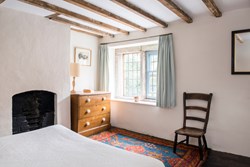 NorthStreet-interior-doublebedroomwindow-600x400
