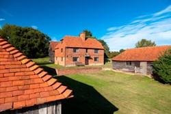 ObrissFarm-exterior-sun-600x400