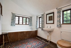 Peake's House bathroom 1200x800
