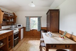 The Pineapple int kitchen table1200x800