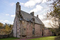RosslynCastle-exterior-frontfacade-600x400pg