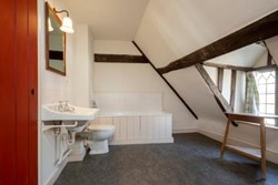 Sackville-int-Attic-Bathroom-600x400