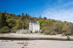 SaddellCastle-exterior-fromthebeach-600x400