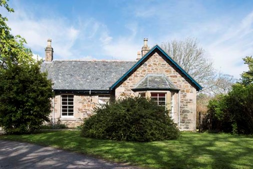 SaddellLodge-exterior-main-600x400
