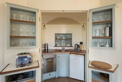 Queen Anne's Summerhouse int kitchen open1200x800