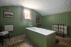 Queen Anne's Summerhousebathroom angle 1200x800