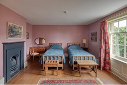 Station Agents House int twin pink 1200x800