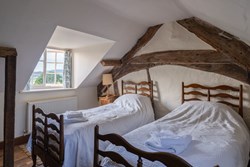 Stockwell Farm int  twin white1200x800