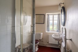 Stockwell Farm int shower room 1200x800